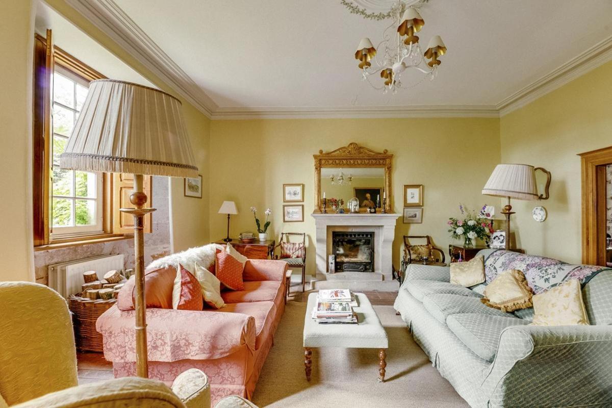 14Th Century Priory In Pressigny Bed & Breakfast Pressigny  Bagian luar foto