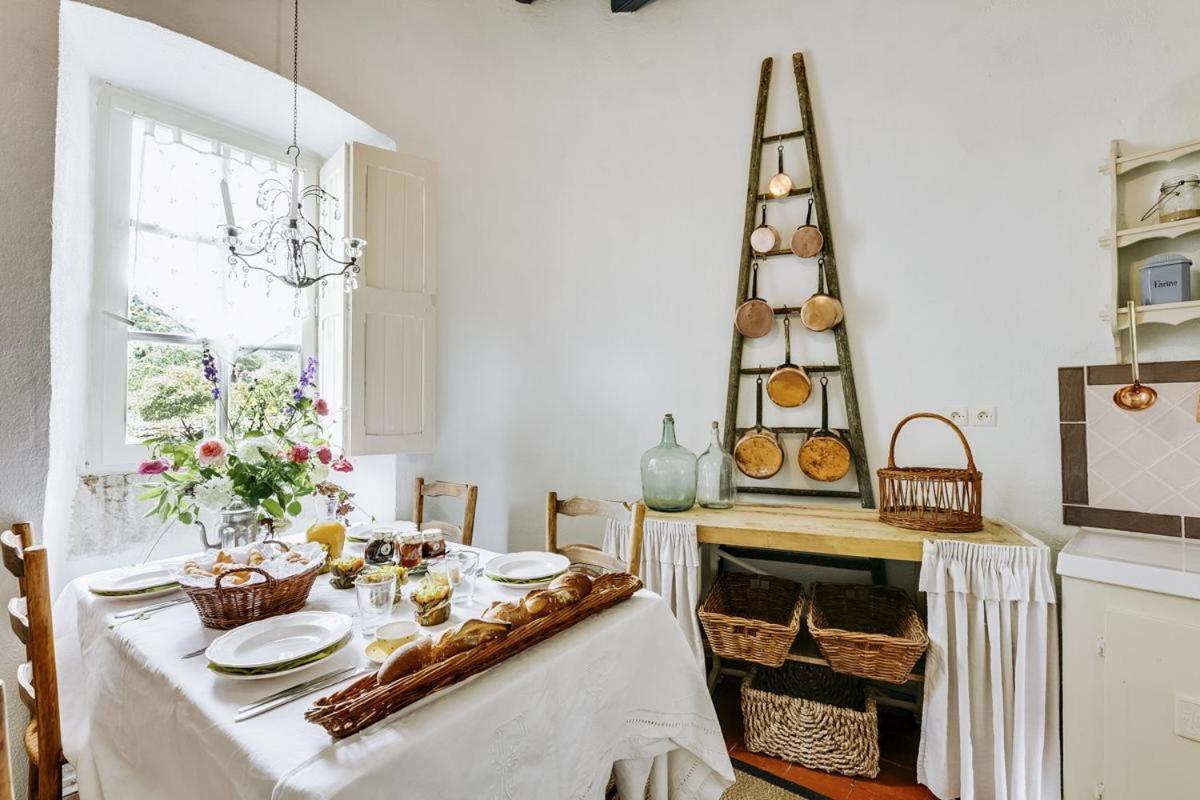 14Th Century Priory In Pressigny Bed & Breakfast Pressigny  Bagian luar foto