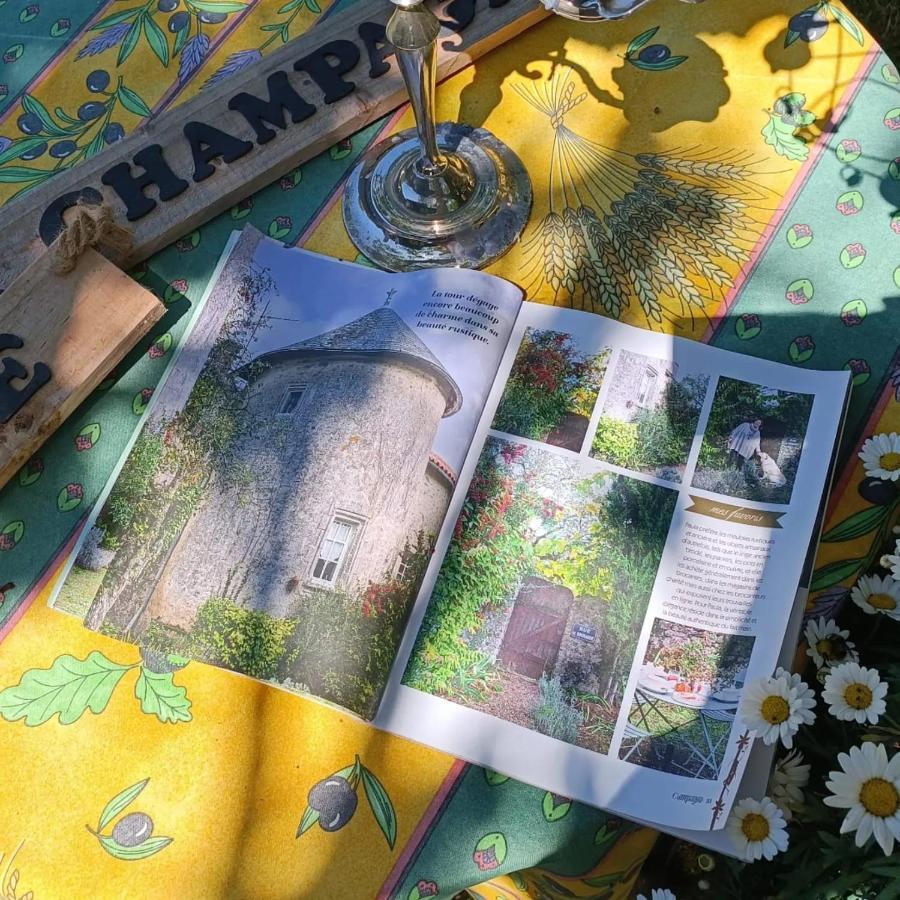 14Th Century Priory In Pressigny Bed & Breakfast Pressigny  Bagian luar foto