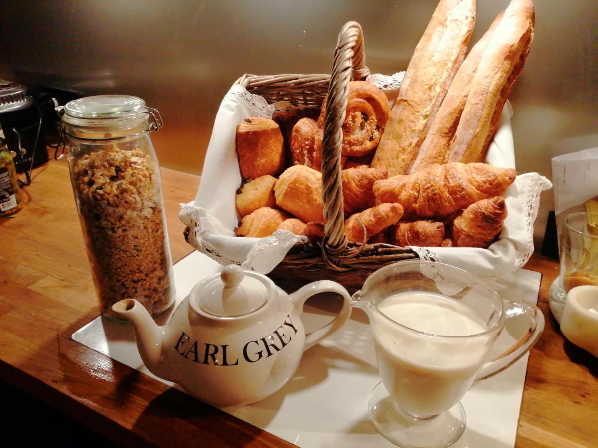 14Th Century Priory In Pressigny Bed & Breakfast Pressigny  Bagian luar foto