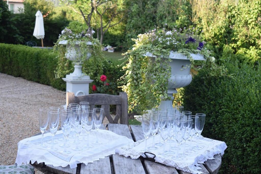 14Th Century Priory In Pressigny Bed & Breakfast Pressigny  Bagian luar foto