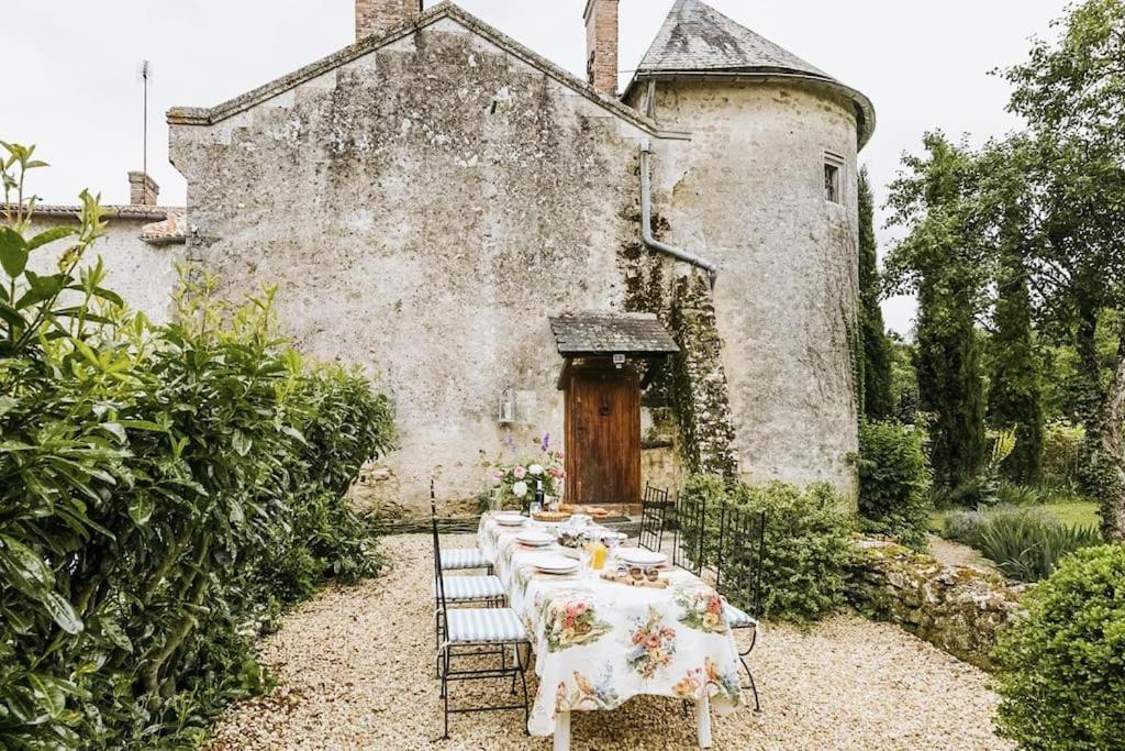 14Th Century Priory In Pressigny Bed & Breakfast Pressigny  Bagian luar foto