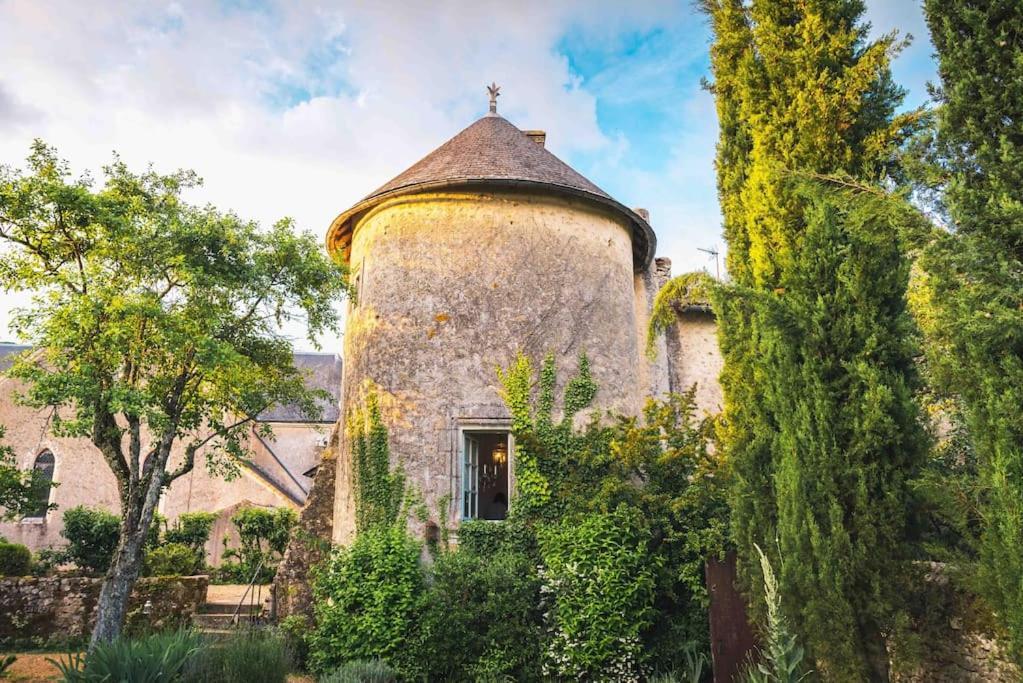 14Th Century Priory In Pressigny Bed & Breakfast Pressigny  Bagian luar foto